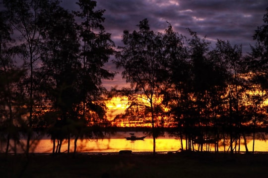 Ngẩn ngơ ngắm bình minh tuyệt đẹp nơi cửa sông Lam