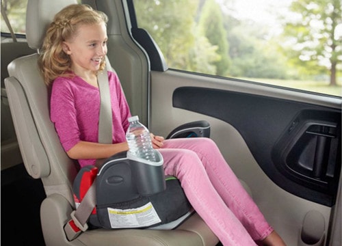 8 điều bạn không nên làm khi có trẻ em trong xe hơi