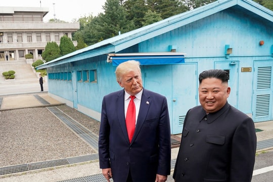 Tổng thống Mỹ Trump bất ngờ khen nức nở Chủ tịch Triều Tiên Kim Jong-un
