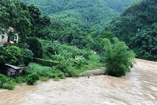 Thủ tướng Chính phủ chỉ đạo triển khai 8 nhiệm vụ cấp bách ứng phó thiên tai