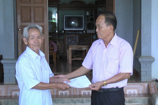 Tặng quà 242 nạn nhân chất độc da cam ở Nghĩa Đàn