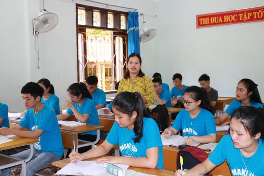 Thủ tướng Nguyễn Xuân Phúc yêu cầu sắp xếp lại các trường sư phạm, bố trí giáo viên hợp lý