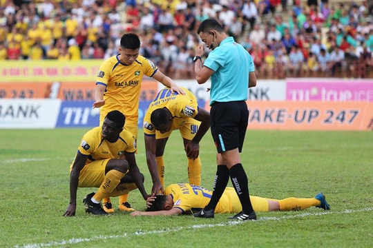 Hàng loạt cầu thủ SLNA gặp chấn thương trước trận Hải Phòng 