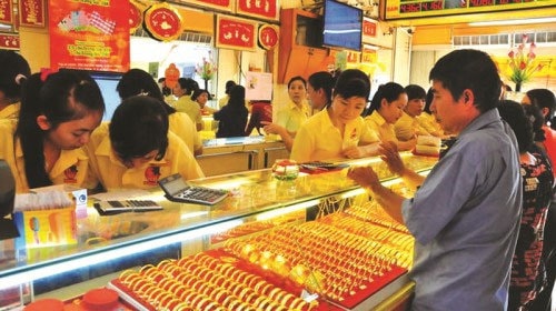 Giá vàng hôm nay 7/8 sắp vượt 'đỉnh' 41 triệu đồng/lượng