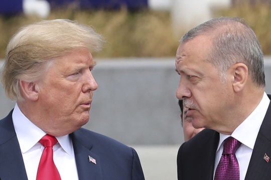 Quốc hội Mỹ 'ép' Tổng thống trừng phạt Thổ Nhĩ Kỳ; Tổng thống Ukraine kêu gọi họp bộ tứ Normandy