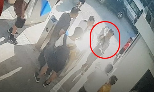 Thương tâm học sinh lớp 1 tử vong vì bị bỏ quên trên ô tô