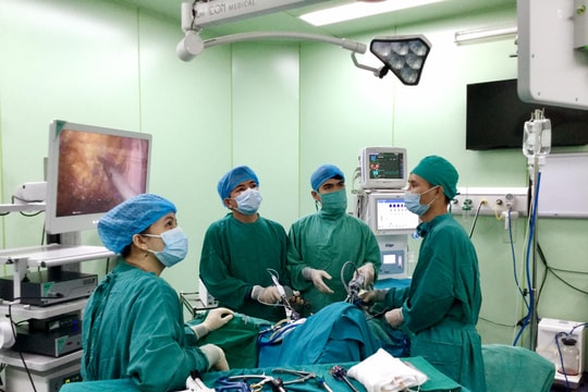 Phẫu thuật nội soi cắt u trực tràng thành công tại Bệnh viện đa khoa TP Vinh