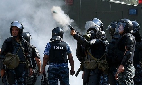 Kyrgyzstan huy động 2.000 cảnh sát và đặc nhiệm vây bắt cựu tổng thống