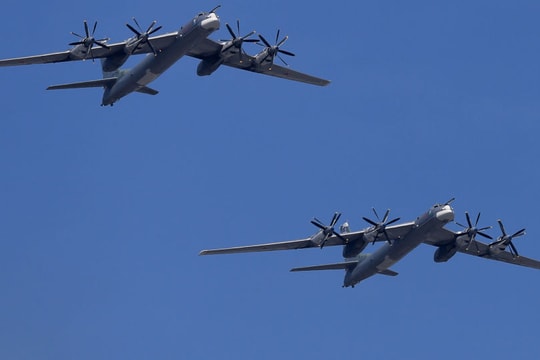 Mỹ chặn hai chiếc Tu-95 của Nga từ Alaska; Hàn Quốc mở thêm điểm mới trên Con đường hòa bình DMZ