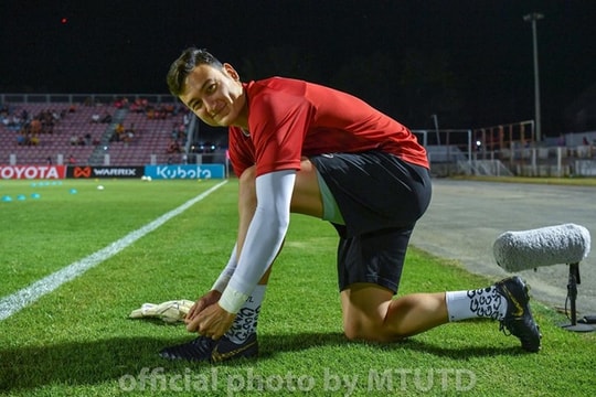 Park Hang Seo nhận tin vui từ thủ môn Văn Lâm; Thái Lan khủng hoảng trước trận gặp tuyển Việt Nam