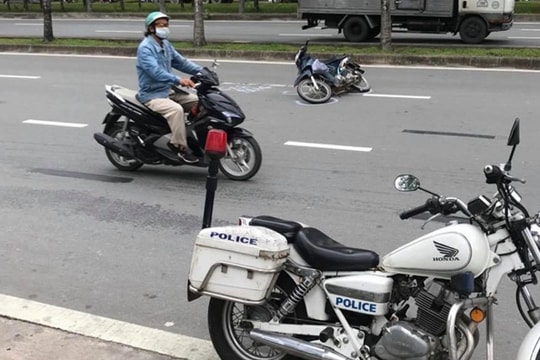 Bất chấp hiệu lệnh, đối tượng đi xe máy tông trọng thương Thiếu tá CSGT