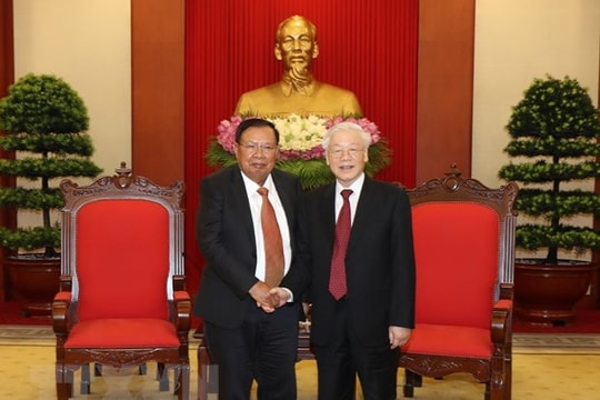 Tổng Bí thư Nguyễn Phú Trọng tiếp đón Chủ tịch nước CHDCND Lào 