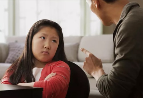 Bố mẹ phải làm gì khi phát hiện trẻ trộm tiền?