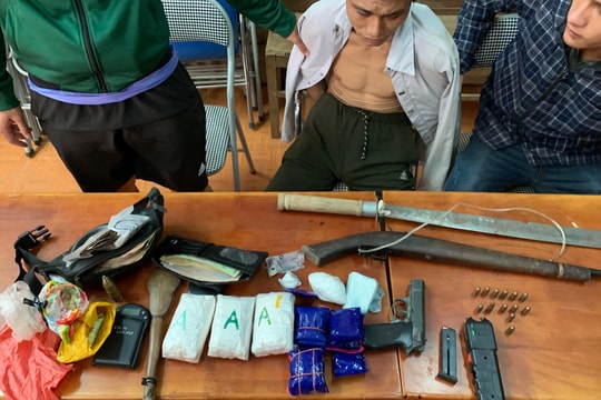 Cảnh sát Nghệ An bắt trùm ma túy chống trả với lượng 'khủng' dao súng như thế nào?