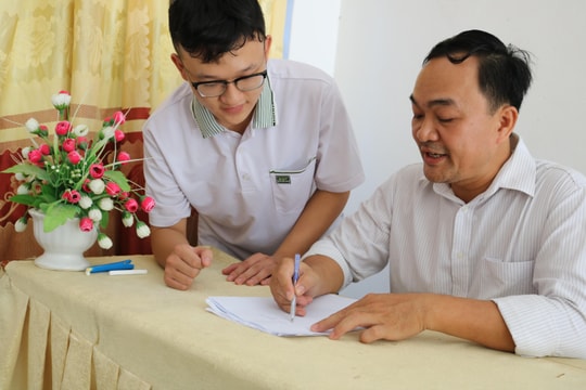 Kỳ tích cậu học trò thủ khoa - đảng viên trẻ ở trường huyện