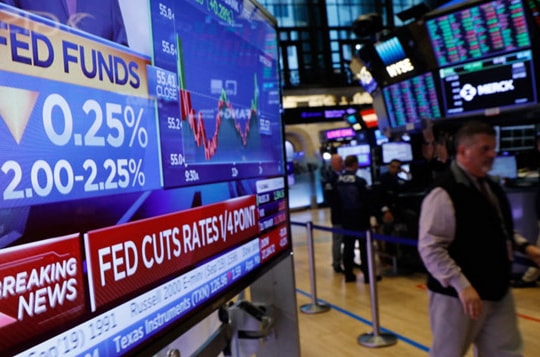 Thâm hụt ngân sách Mỹ tăng cao; Ukraine đơn giản hóa thủ tục cấp quyền công dân cho người Nga