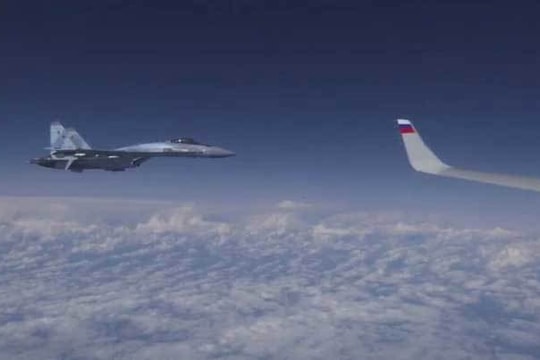Chiến cơ NATO lao sát máy bay Bộ trưởng Quốc phòng Nga, Su-27 quyết liệt truy đuổi
