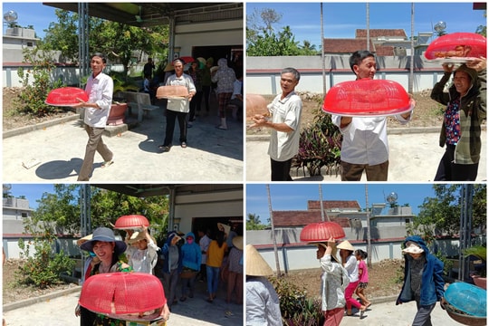 Đội cỗ xôi gà đi cúng Rằm tháng Bảy ở Nghệ An