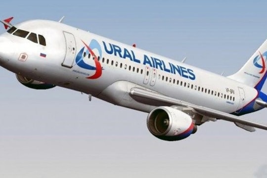 Máy bay chở khách của Nga đến Crimea phải hạ cánh khẩn cấp 