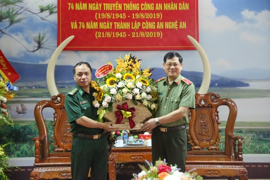 Bộ Chỉ huy Bộ đội Biên phòng tỉnh chúc mừng ngày truyền thống Công an Nghệ An