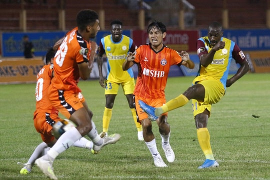 Sanna Khánh Hòa - SLNA: Sân 19/8 có thực sự đáng sợ?