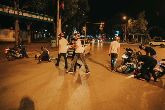 Truy xét nóng 9 đối tượng tháo biển số, tụ tập lạng lách đánh võng ở TP Vinh