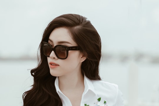 Các kiểu diện đồ trắng sành điệu và gợi cảm thu hút của chị em văn phòng