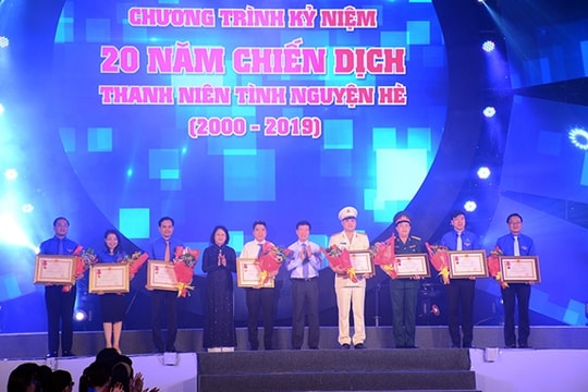 Tỉnh đoàn Nghệ An được trao Huân chương Lao động hạng Ba