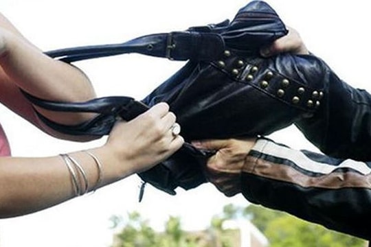 Bị cướp 200 triệu sau khi rút tiền ở ngân hàng