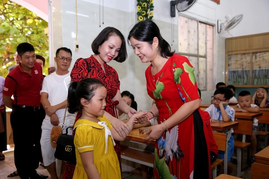 Học trò Nghệ An náo nức ngày tựu trường đầu tiên 