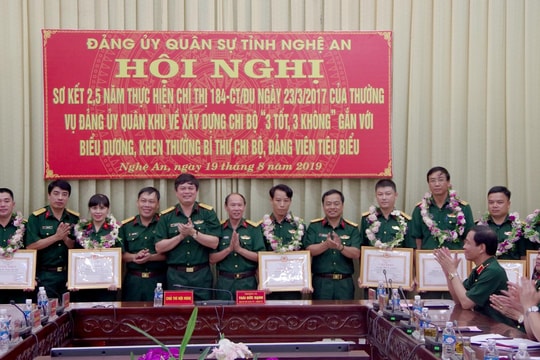 Đảng ủy Quân sự Nghệ An khen thưởng 13 bí thư chi bộ, đảng viên về xây dựng chi bộ '3 tốt, 3 không'