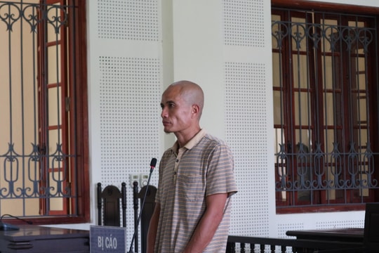 Y án kẻ không mua được nhà sàn bèn đấm chủ và phóng hỏa đốt