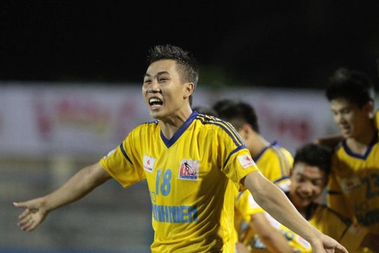 Tiền đạo Vũ Quang Nam: Người phá vỡ  'lời nguyền' của SLNA