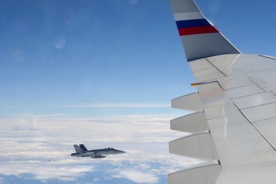 Máy bay chở đoàn tháp tùng Tổng thống Nga được tiêm kích Thụy Sĩ hộ tống