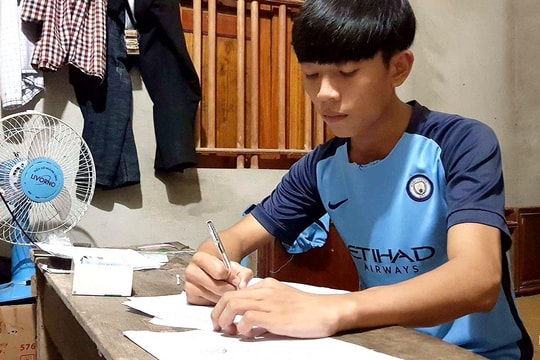 Hoàn cảnh thương tâm của cậu học trò mồ côi nghèo đỗ Học viện Phòng không không quân 