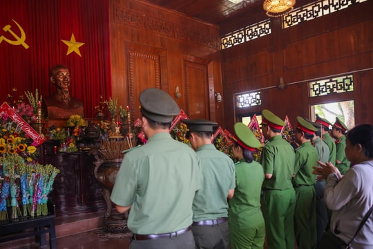 Rưng rưng thương nhớ ơn Người