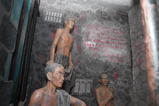 Nhà lao Vinh: Vén màn bí mật về chốn 'địa ngục trần gian'