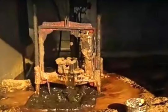 Phát hiện 'mỏ vàng đen' khi đào giếng trong vườn nhà