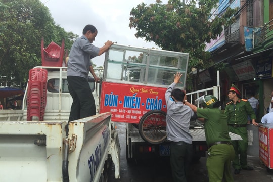 TP. Vinh: Xử phạt trên 5,7 tỷ đồng vi phạm hành lang ATGT