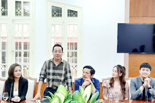 'Về nhà đi con' bất ngờ được mời về Bộ VH-TT nhận Bằng khen 