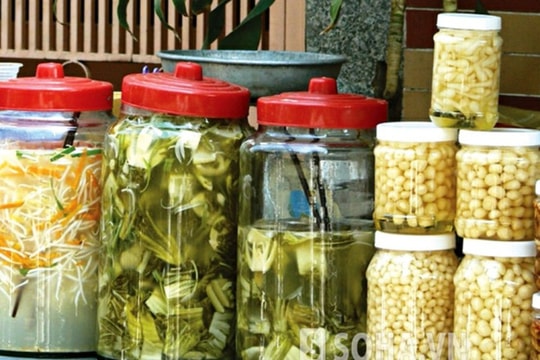 Dưa chua, cà muối tiềm ẩn mối nguy sức khỏe