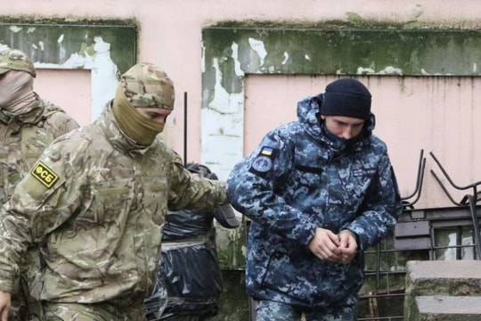 Động thái bất ngờ của Nga với thủy thủ Ukraine bị bắt ở eo biển Kerch
