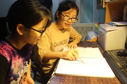 Mẹ mất vì ung thư, nữ sinh nghèo nuôi ước mơ trở thành bác sỹ giỏi