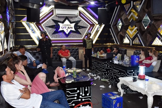 Nhiều 'nam thanh nữ tú' bay lắc cùng ma túy trong phòng VIP karaoke