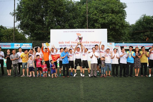 Liên quân Sở Tư pháp - Nội vụ vô địch môn bóng đá Giải thể thao Đảng ủy Khối Các cơ quan tỉnh 