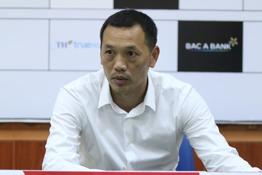 HLV Nguyễn Đức Thắng nói gì về tấm thẻ đỏ của Quang Tình trong trận thua TP HCM?