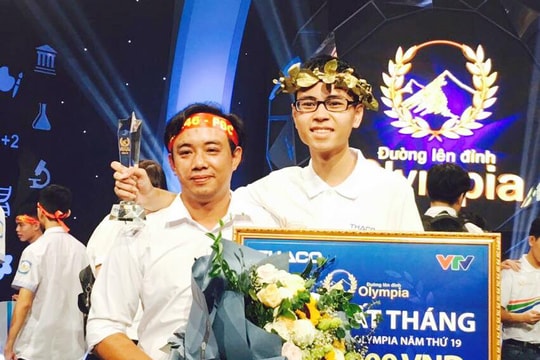 Hàng nghìn người tham dự cầu truyền hình chung kết năm Olympia tại Quảng trường Hồ Chí Minh