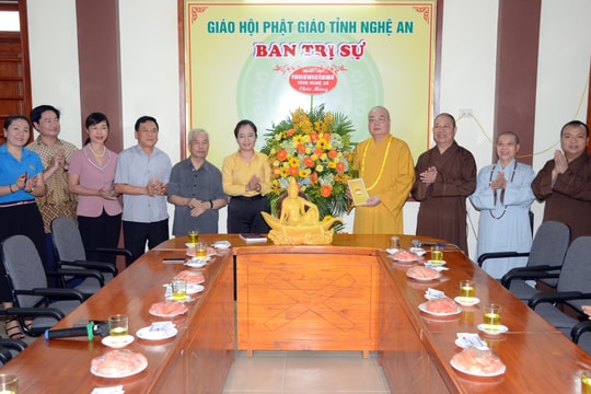 Ủy ban MTTQ Việt Nam tỉnh Nghệ An chúc mừng Ban Trị sự Giáo hội Phật giáo ngày lễ Vu Lan