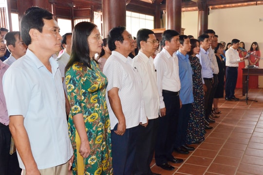 Lãnh đạo Nghệ An dâng hương tưởng niệm 77 năm ngày mất của Tổng Bí thư Lê Hồng Phong