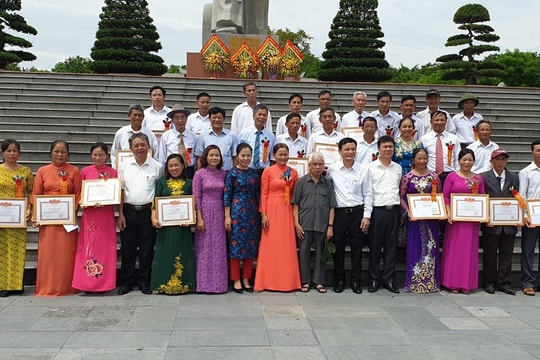 Anh Sơn biểu dương gương người tốt việc tốt trong đồng bào công giáo